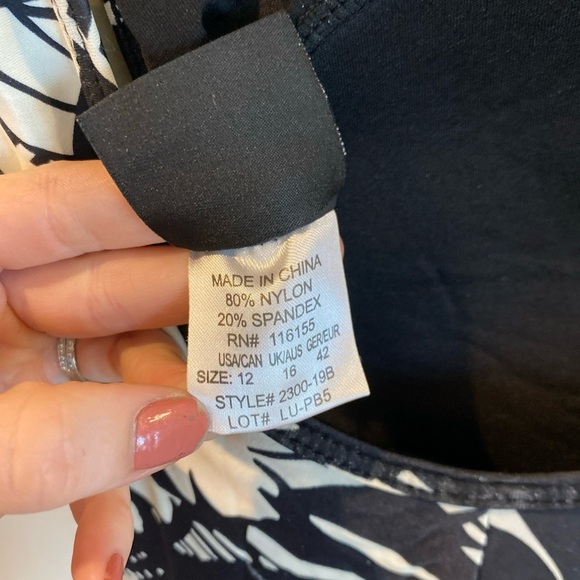 Shore Shapes Swimwear Suit Size 12 Black / White One Piece Floral - Picture 7 of 7